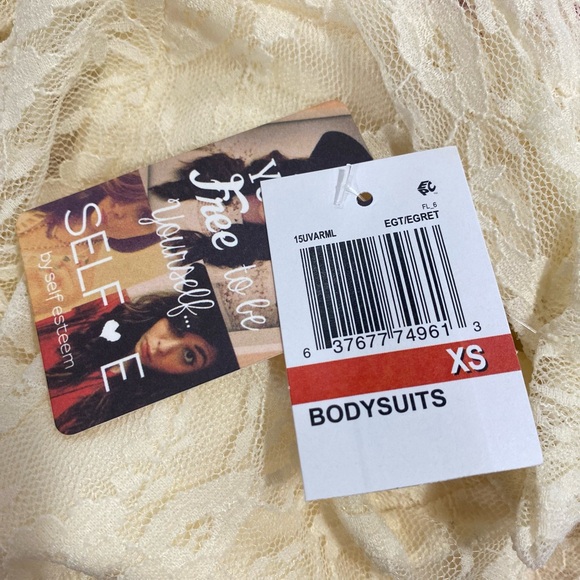 Ballet Core🩰 Ivory lace long sleevebodysuit, size XSMALL - Picture 3 of 9